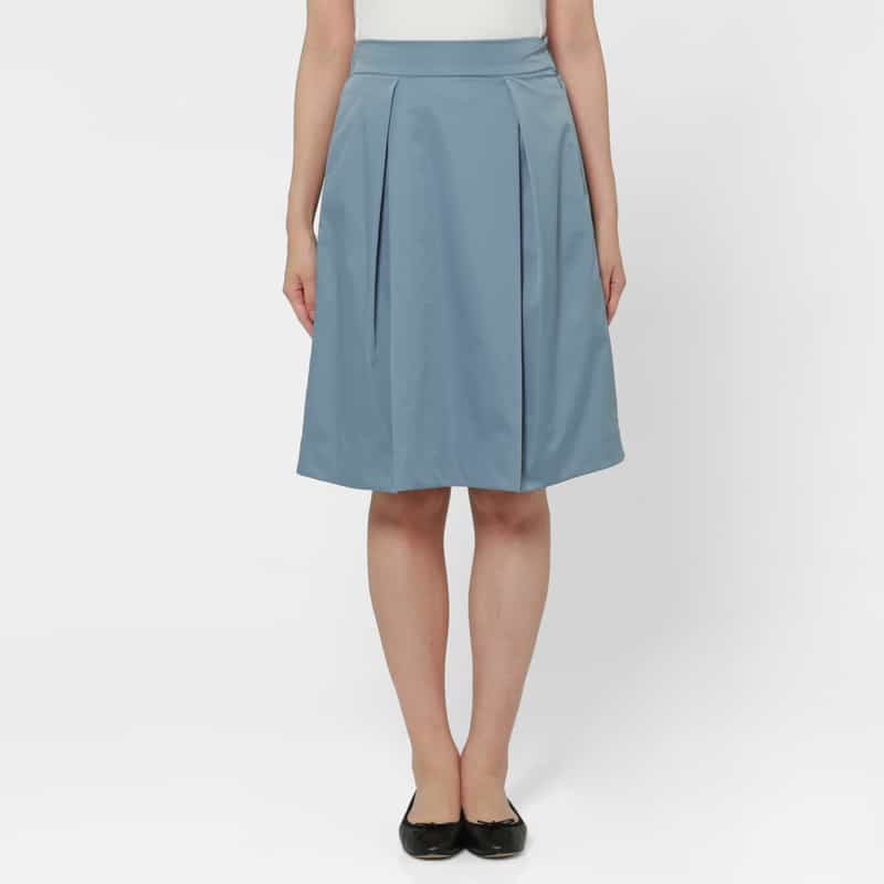 BARNEYS NEW YORK ウォッシャブル メモリー素材タック入りフレアスカート LIGHT BLUE