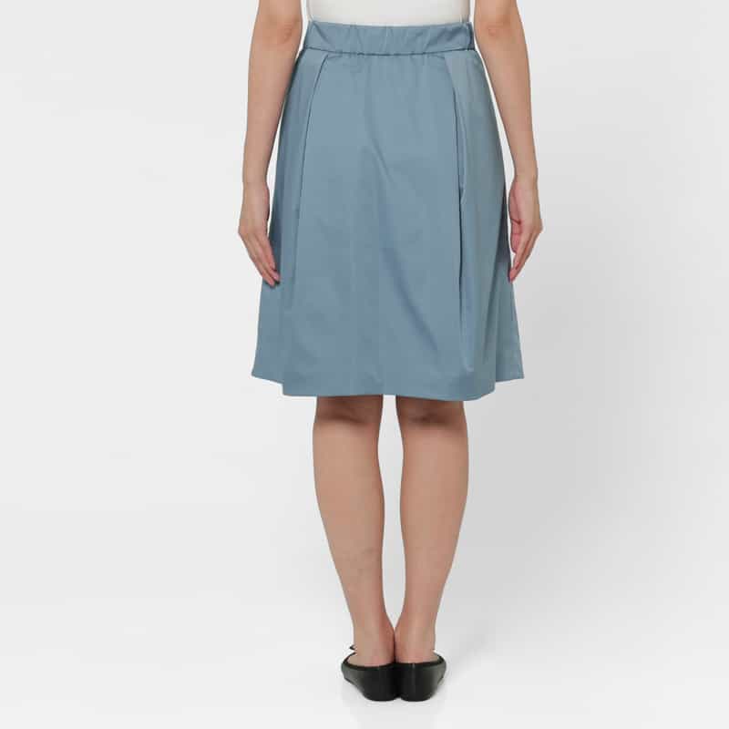 BARNEYS NEW YORK ウォッシャブル メモリー素材タック入りフレアスカート LIGHT BLUE