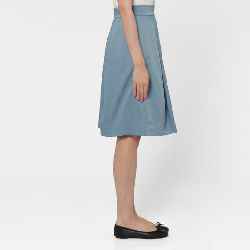 BARNEYS NEW YORK ウォッシャブル メモリー素材タック入りフレアスカート LIGHT BLUE