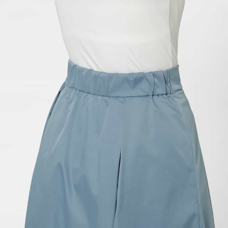 BARNEYS NEW YORK ウォッシャブル メモリー素材タック入りフレアスカート LIGHT BLUE