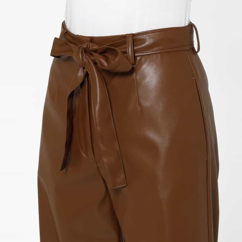 BARNEYS NEW YORK フェイクレザー ベルテッドワイドパンツ BROWN