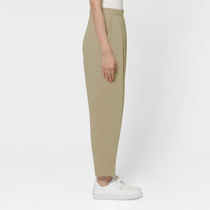 BARNEYS NEW YORK ウォッシャブル ダブルクロス素材テーパードパンツ BEIGE