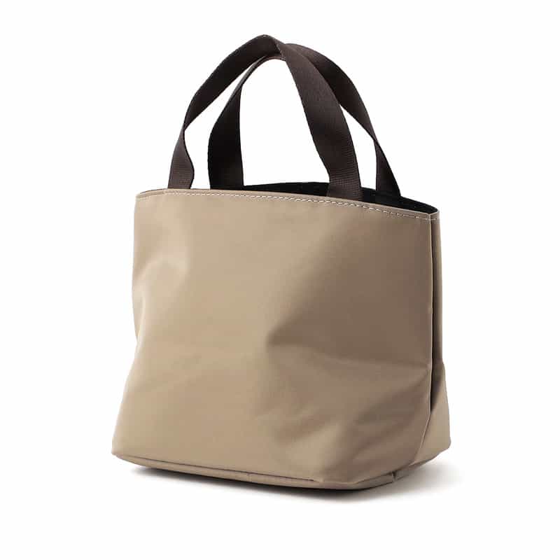 BARNEYS NEW YORK オンラインストア限定ナイロントートバッグ BEIGE
