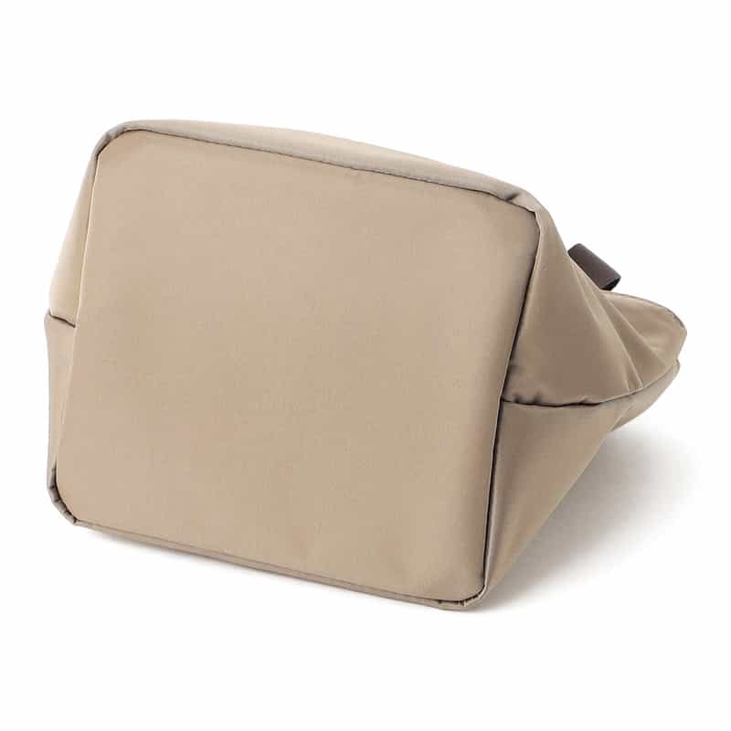 BARNEYS NEW YORK オンラインストア限定ナイロントートバッグ BEIGE