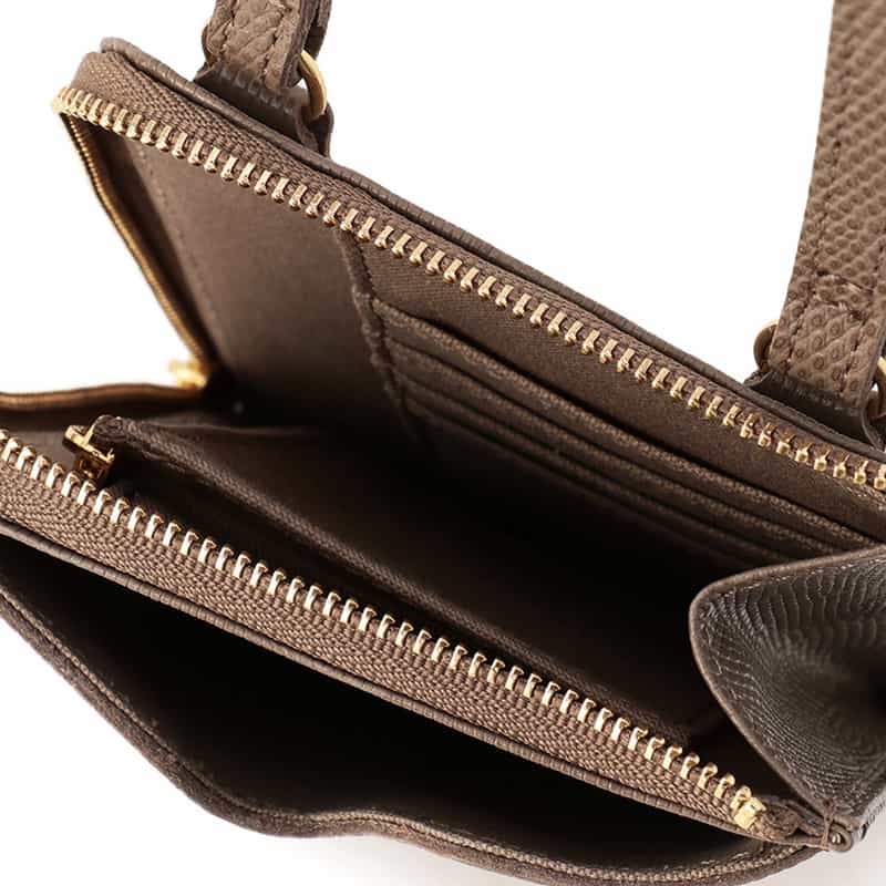 BARNEYS NEW YORK 型押しレザーフォーンバッグ GRAY BEIGE