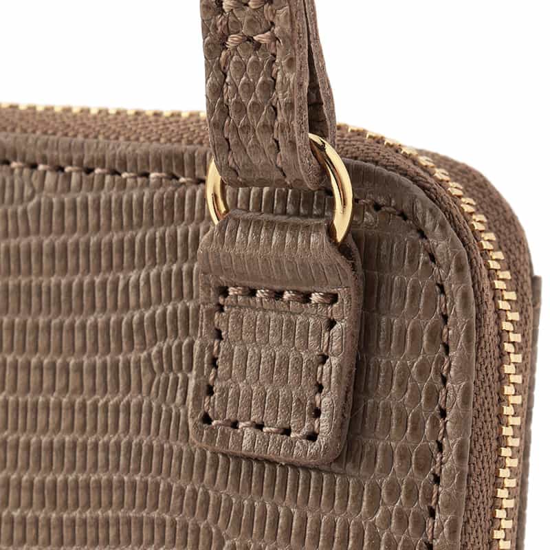 BARNEYS NEW YORK 型押しレザーフォーンバッグ GRAY BEIGE