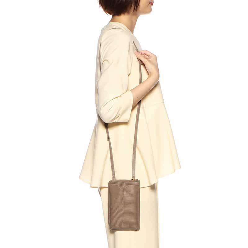 BARNEYS NEW YORK 型押しレザーフォーンバッグ GRAY BEIGE