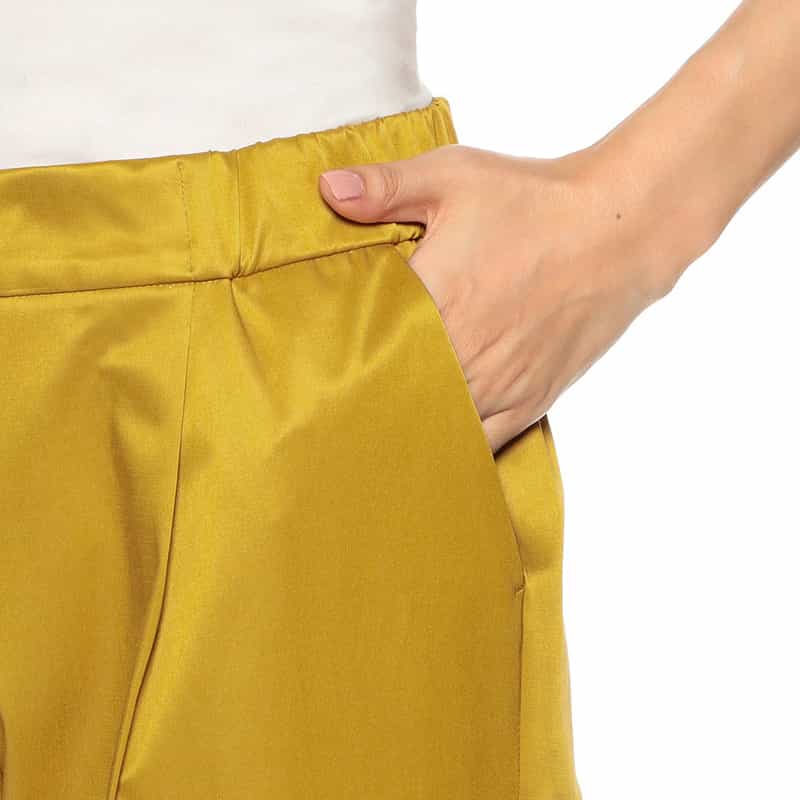BARNEYS NEW YORK ウォッシャブルシャイニータックパンツ YELLOW