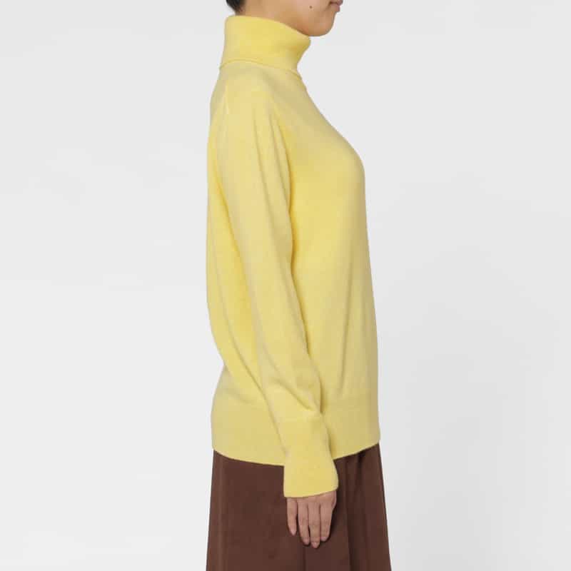 BARNEYS NEW YORK カシミヤ素材 タートルネックニットプルオーバー YELLOW