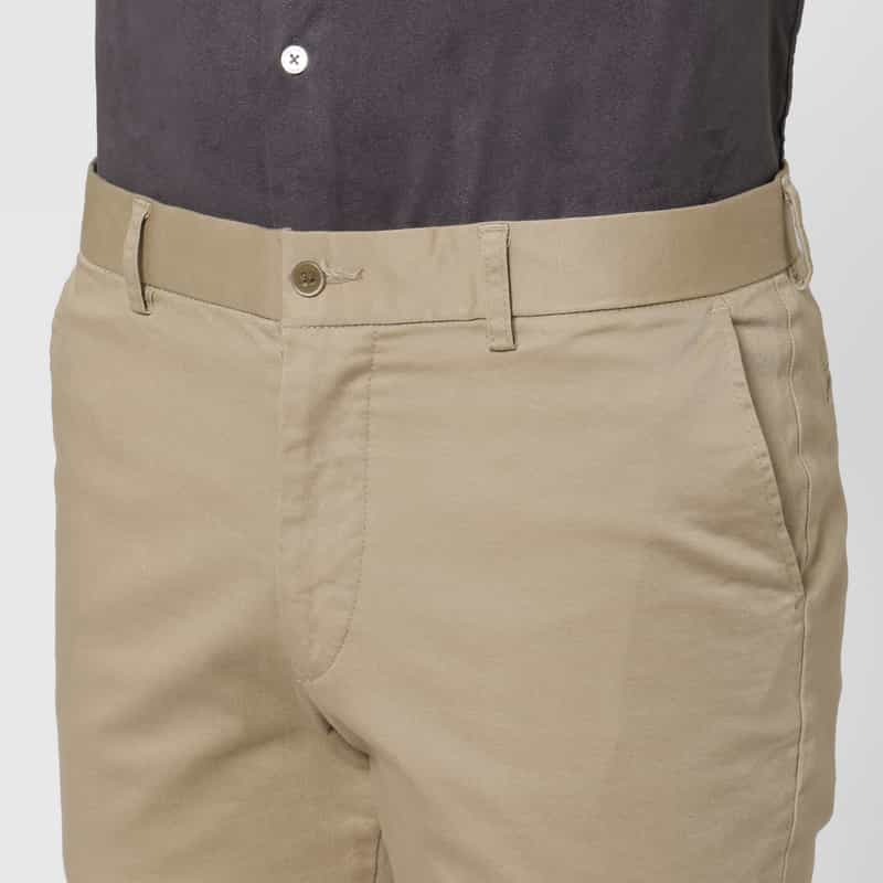 BARNEYS NEW YORK ストレッチ素材テーパードパンツ BEIGE