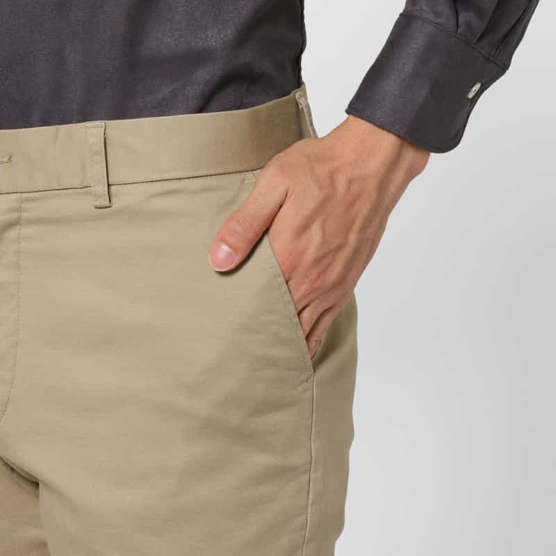 BARNEYS NEW YORK ストレッチ素材テーパードパンツ BEIGE