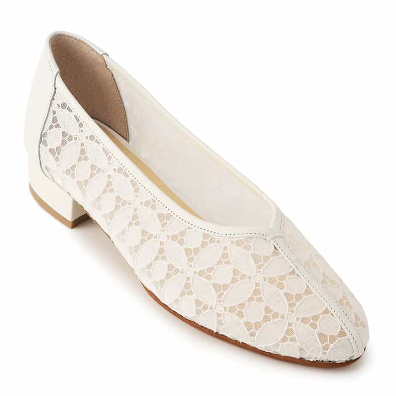 BARNEYS NEW YORK チャンキーヒールレースパンプス WHITE