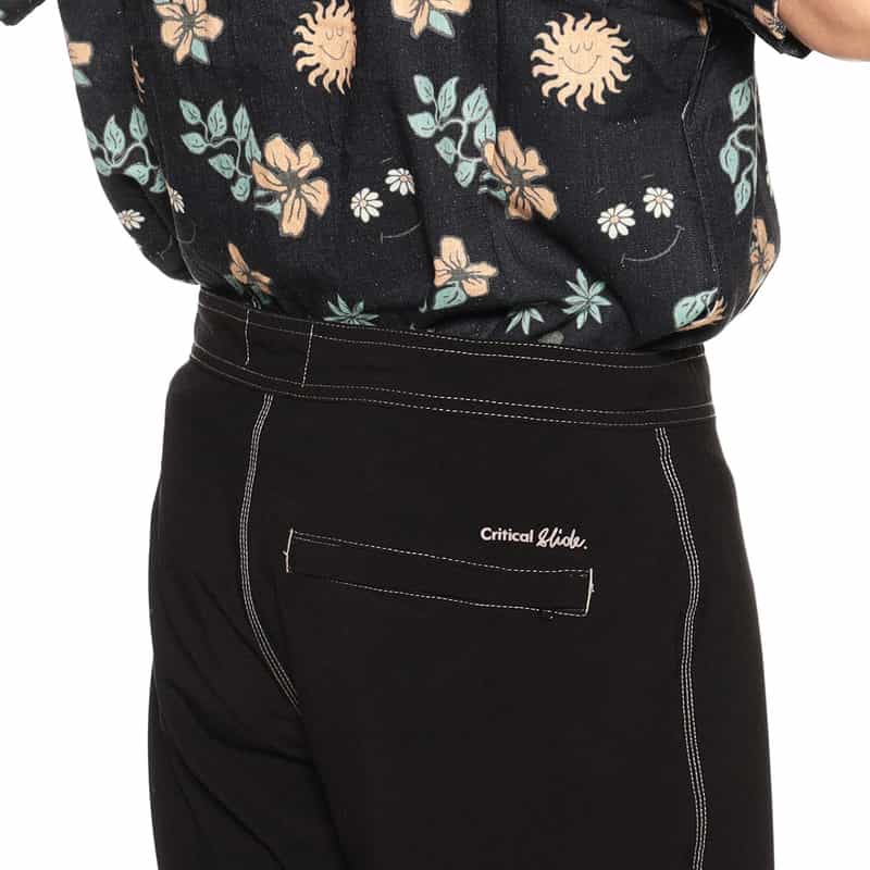 CRITICAL SLIDE ボードショーツ BLACK