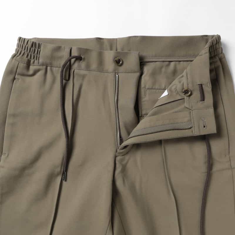 BARNEYS NEW YORK ストレッチ素材イージーパンツ BEIGE