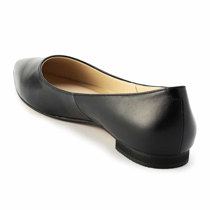 BARNEYS NEW YORK 撥水加工スムースレザーポインテッドトゥフラットパンプス BLACK