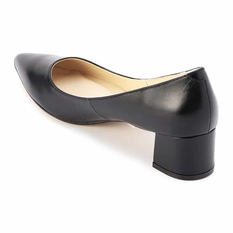 BARNEYS NEW YORK 撥水加工ポインテッドトゥチャンキーパンプス BLACK