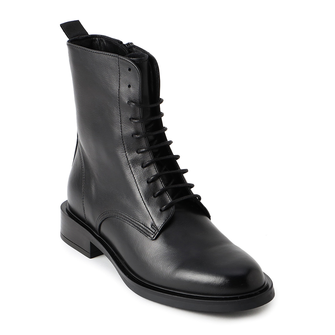 レースアップブーツ