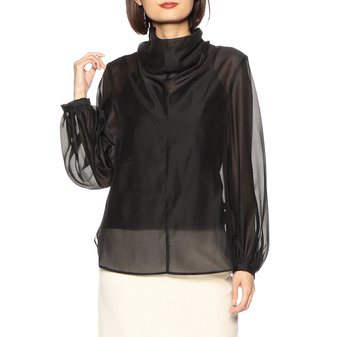 ウォッシャブルスタンドカラーボリュームシアーブラウス（キャミソール付き）