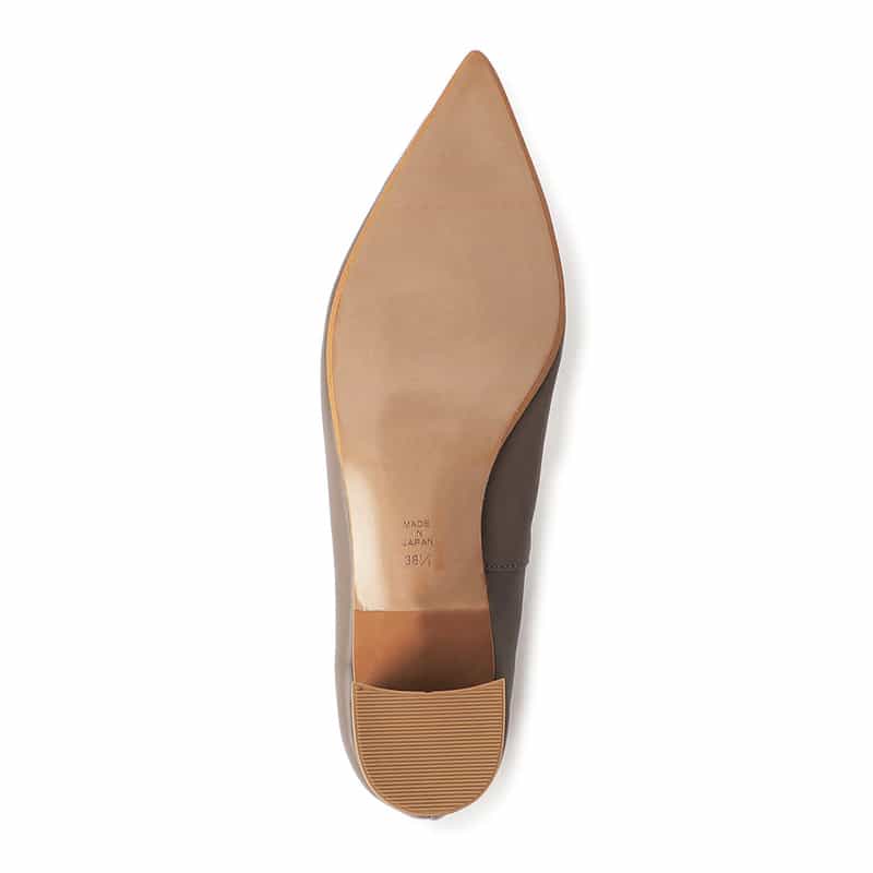 BARNEYS NEW YORK Vカットパンプス BROWN