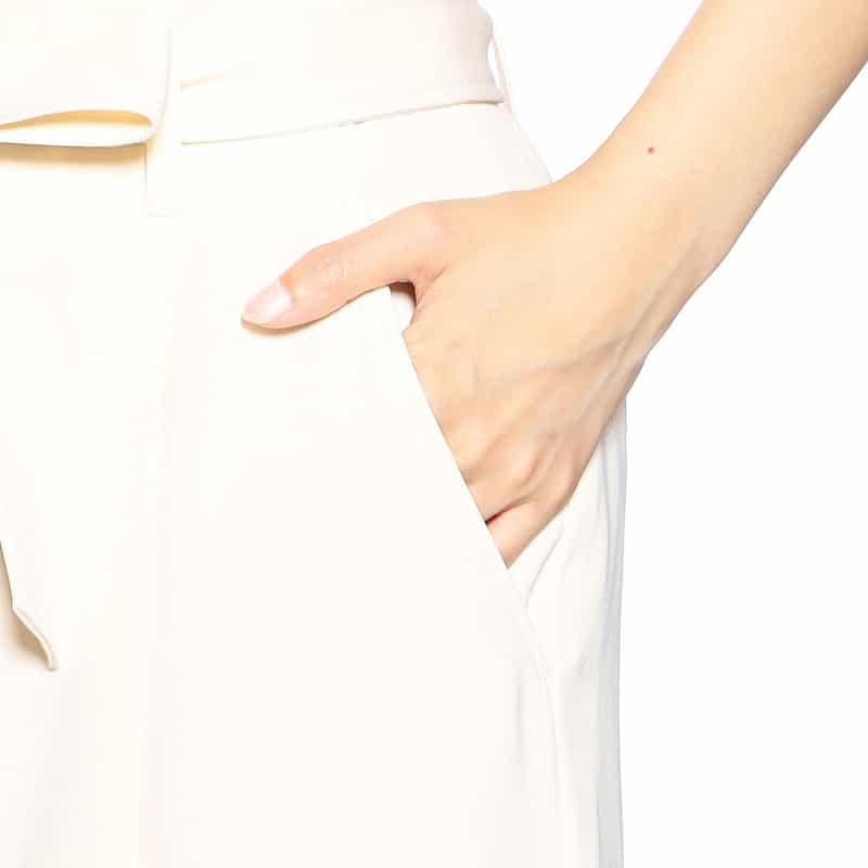 BARNEYS NEW YORK ウォッシャブルベルテッドタックテーパードクロップドパンツ WHITE