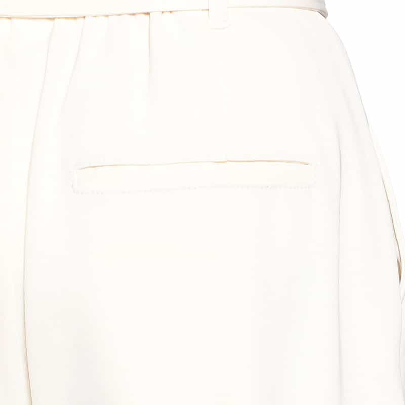 BARNEYS NEW YORK ウォッシャブルベルテッドタックテーパードクロップドパンツ WHITE