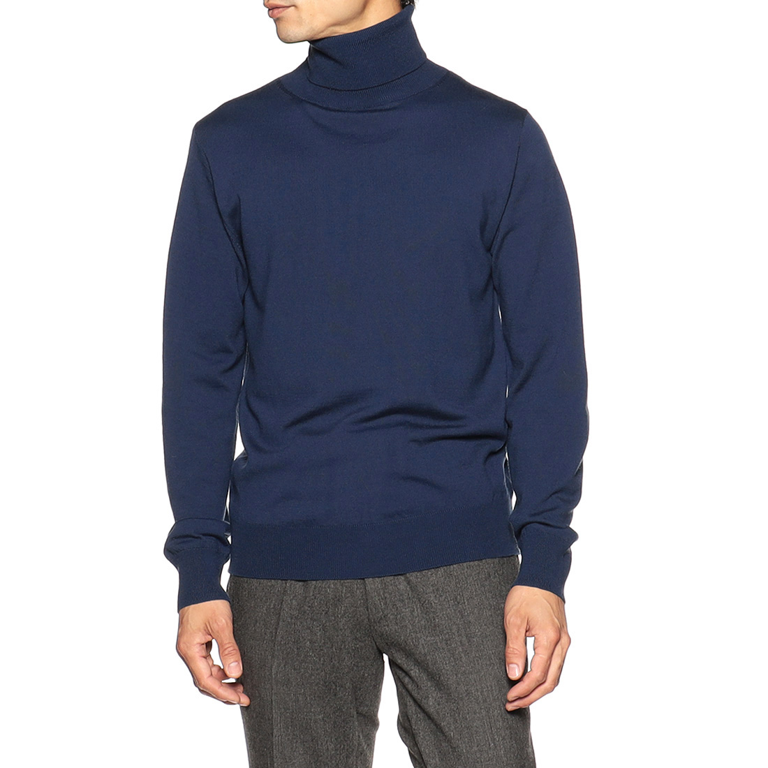 タートルネックニットプルオーバー（ロロ・ピアーナ社製ウール使用）