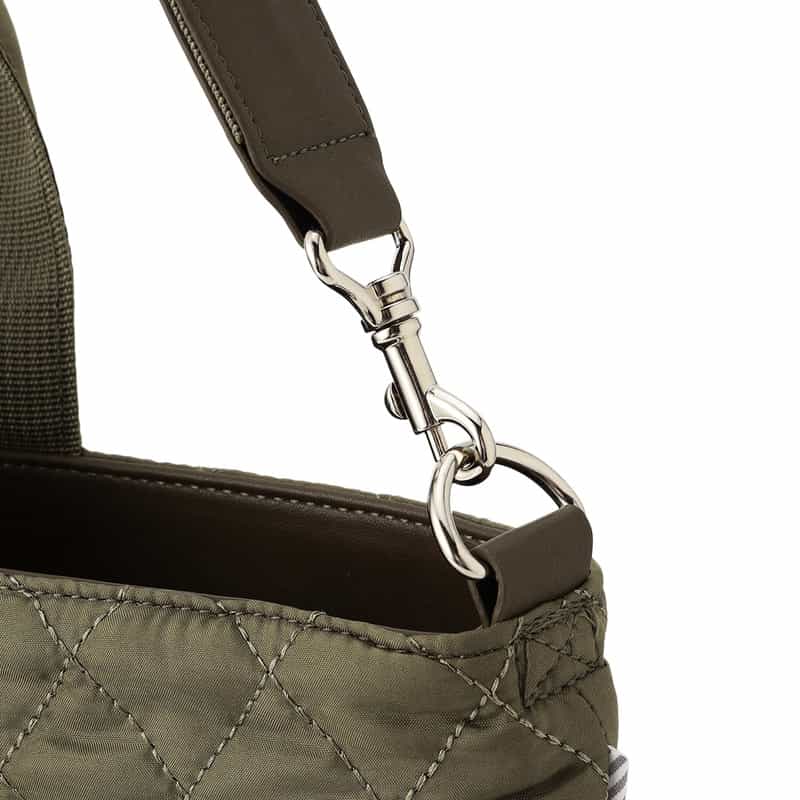 BARNEYS NEW YORK ライオンキルティングマザートートバッグ KHAKI