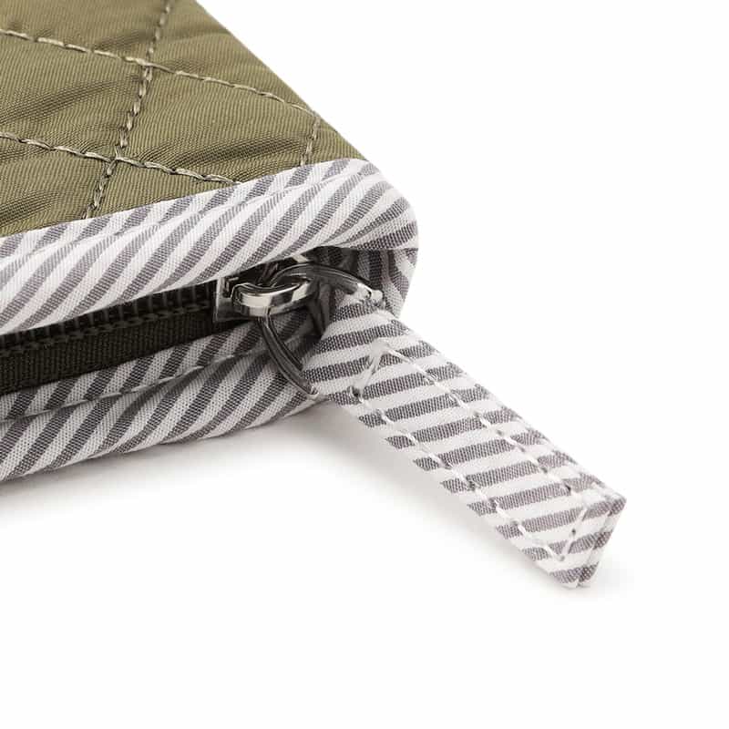 BARNEYS NEW YORK ライオンキルティング母子手帳ケース (L) KHAKI