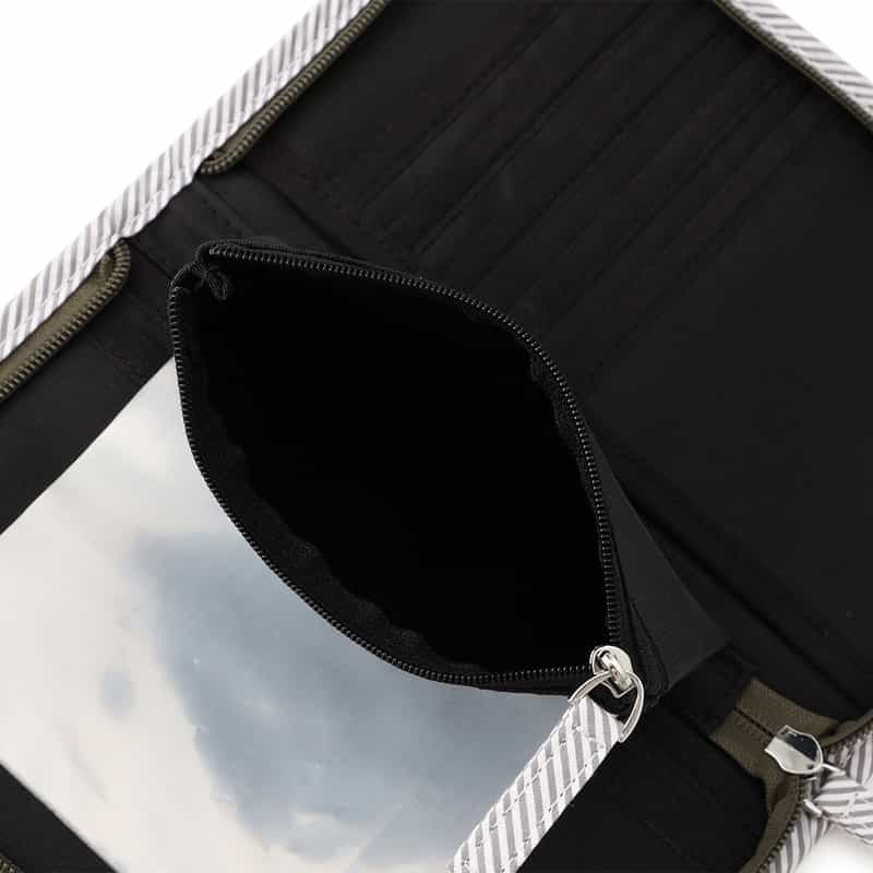 BARNEYS NEW YORK ライオンキルティング母子手帳ケース　（S） KHAKI