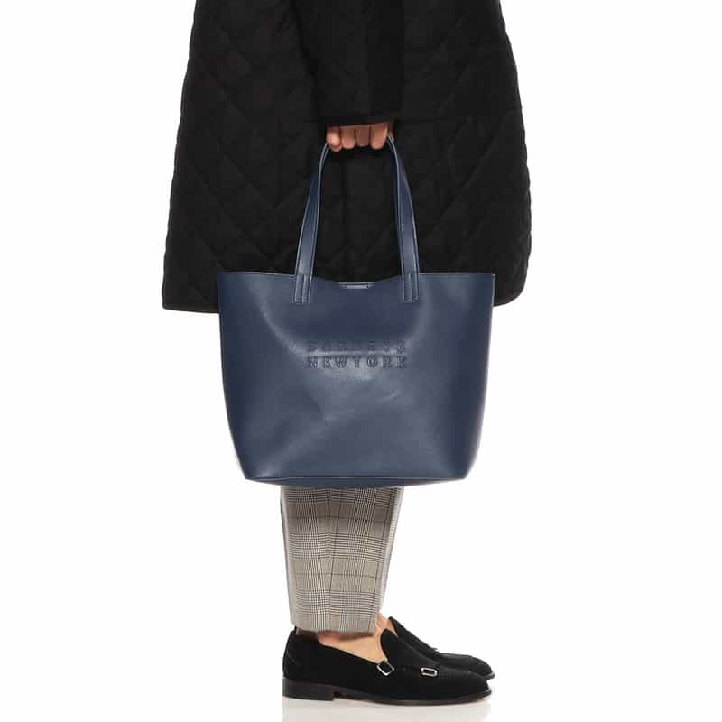 BARNEYS NEW YORK ロゴトートバッグ （Ｍ） NAVY