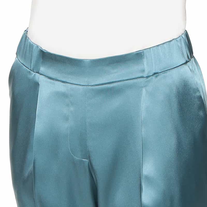 BARNEYS NEW YORK ウォッシャブルサテンライクテーパードパンツ BLUE