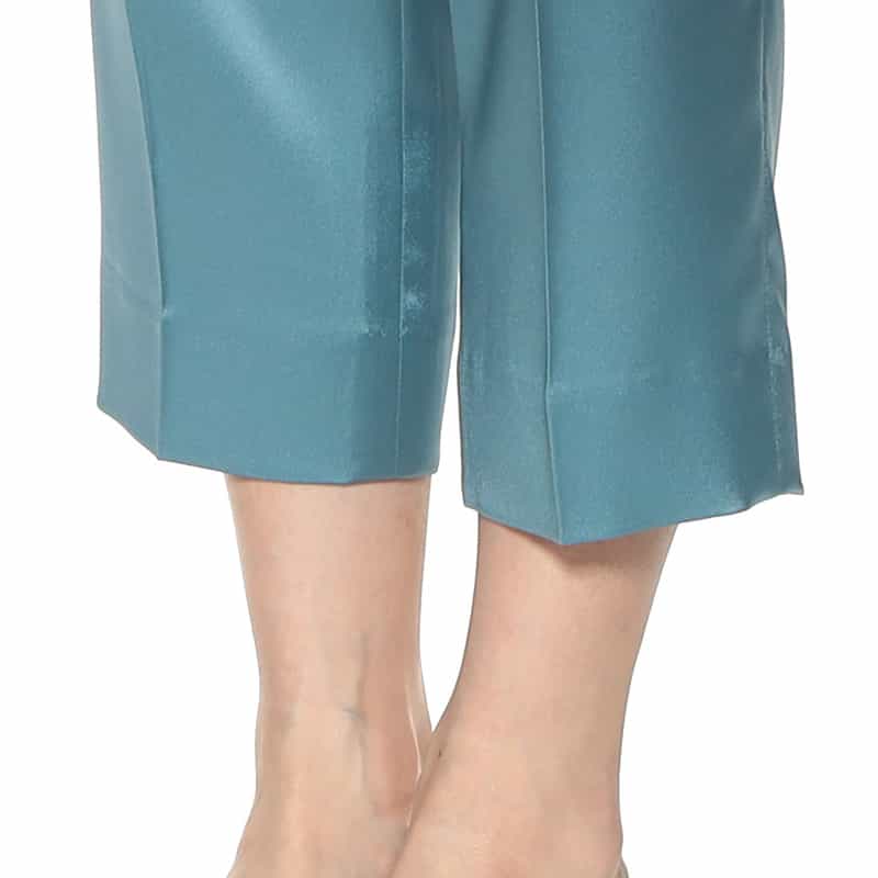 BARNEYS NEW YORK ウォッシャブルサテンライクテーパードパンツ BLUE
