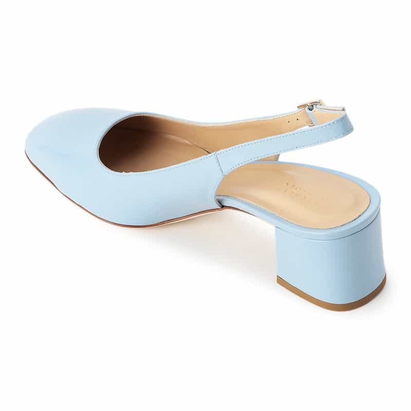 BARNEYS NEW YORK バックスリングパテントパンプス LIGHT BLUE