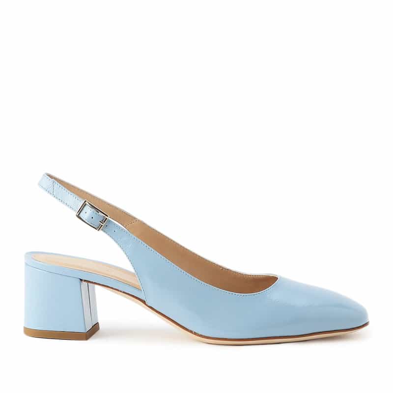 BARNEYS NEW YORK バックスリングパテントパンプス LIGHT BLUE