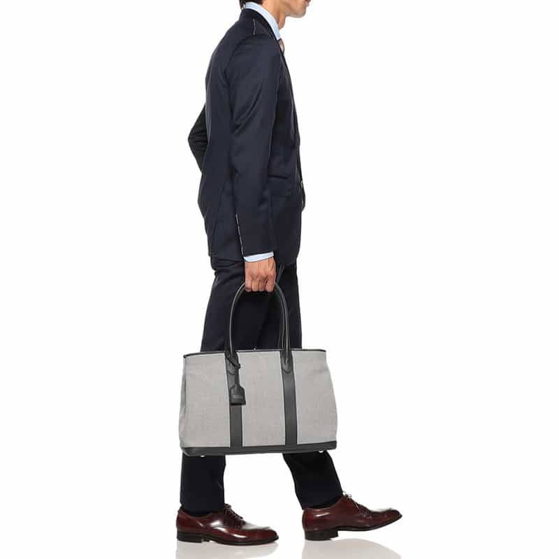 BARNEYS NEW YORK レザーハンドルシャンブレートートバッグ NAVY