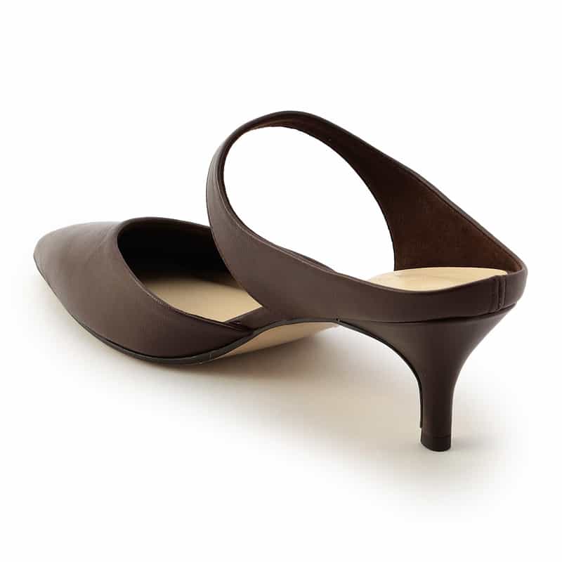 BARNEYS NEW YORK ポインテッドトゥ ストラップミュールサンダル BROWN