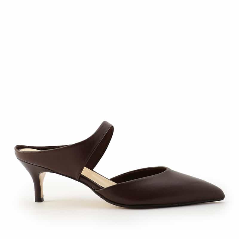 BARNEYS NEW YORK ポインテッドトゥ ストラップミュールサンダル BROWN