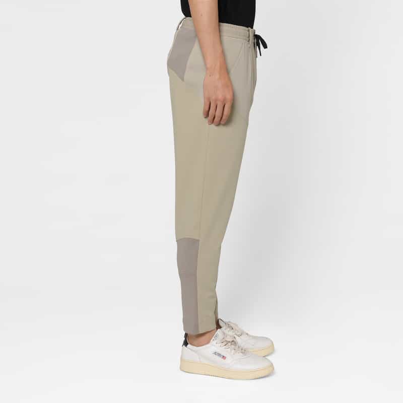 BARNEYS NEW YORK 異素材ミックスナイロンパンツ BEIGE