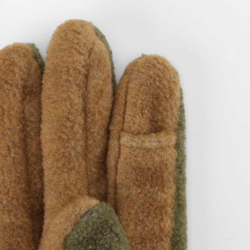 BARNEYS NEW YORK フリース素材バイカラーグローブ KHAKI
