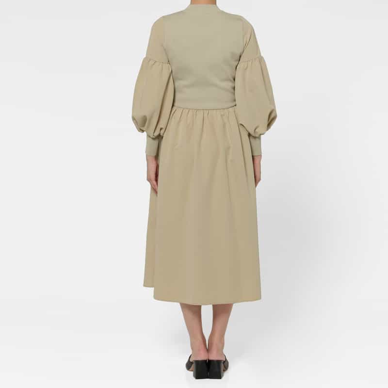 BARNEYS NEW YORK 異素材ドッキング ボリュームスリーブ フィット＆フレアドレス BEIGE