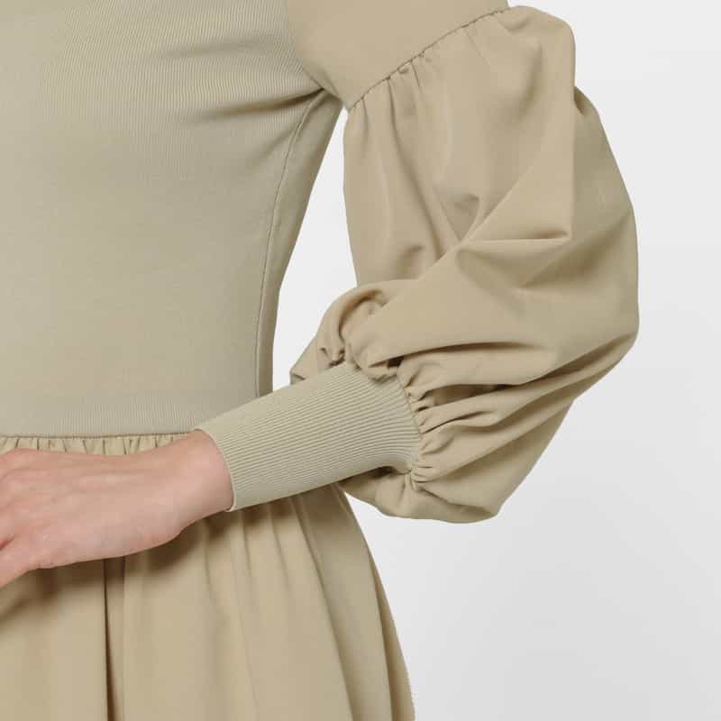 BARNEYS NEW YORK 異素材ドッキング ボリュームスリーブ フィット＆フレアドレス BEIGE