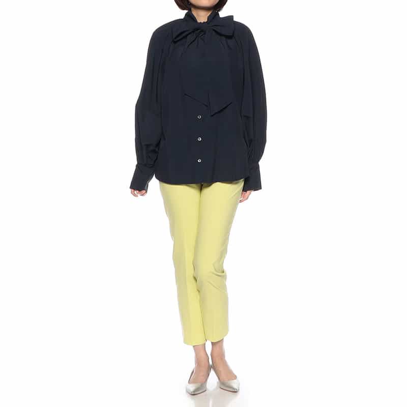 BARNEYS NEW YORK ウォッシャブル ボウタイ付きバンドカラーブラウス NAVY