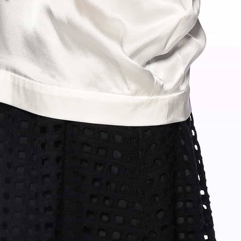 BARNEYS NEW YORK ウォッシャブル デコルテカッティングシルクブラウス BLACK