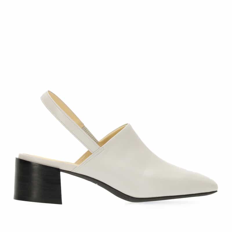 BARNEYS NEW YORK バックストラップ チャンキーパンプス IVORY