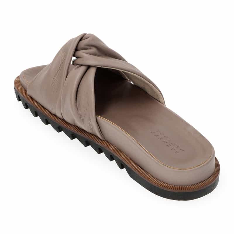 BARNEYS NEW YORK ツイスト フラットサンダル BEIGE