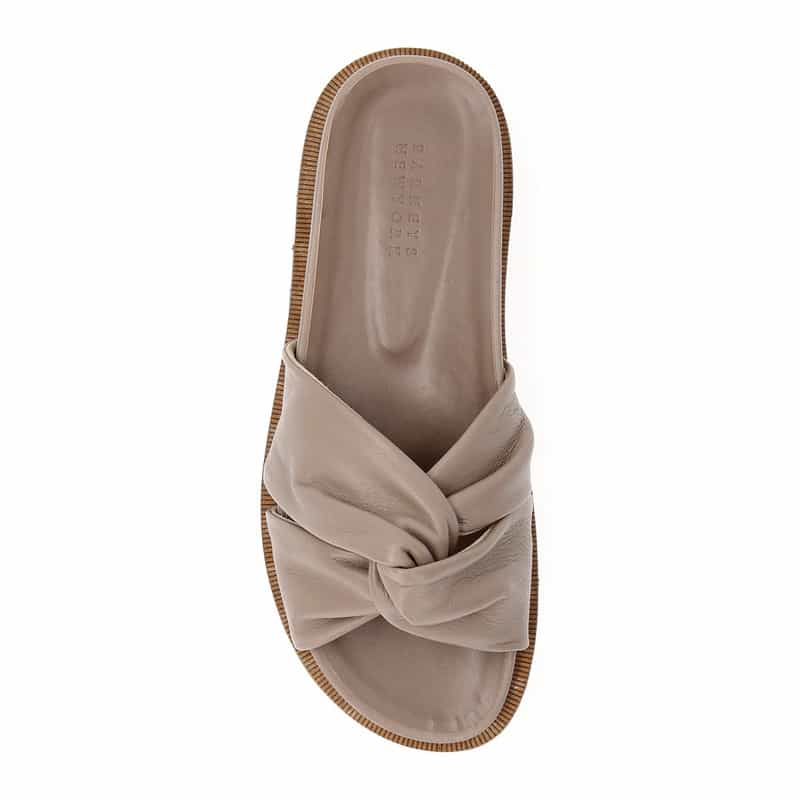 BARNEYS NEW YORK ツイスト フラットサンダル BEIGE