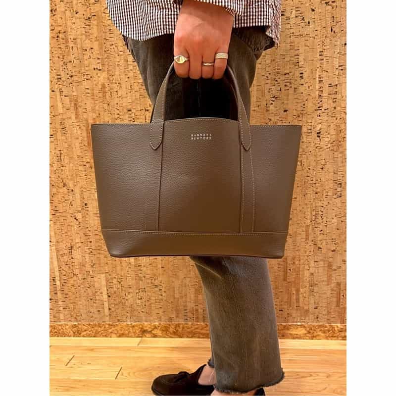 BARNEYS NEW YORK レザートートバッグ BROWN