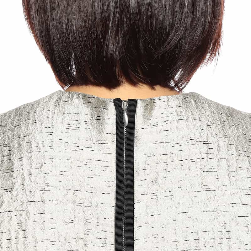 BARNEYS NEW YORK ジャカード素材バックジップブラウス LT GRAY