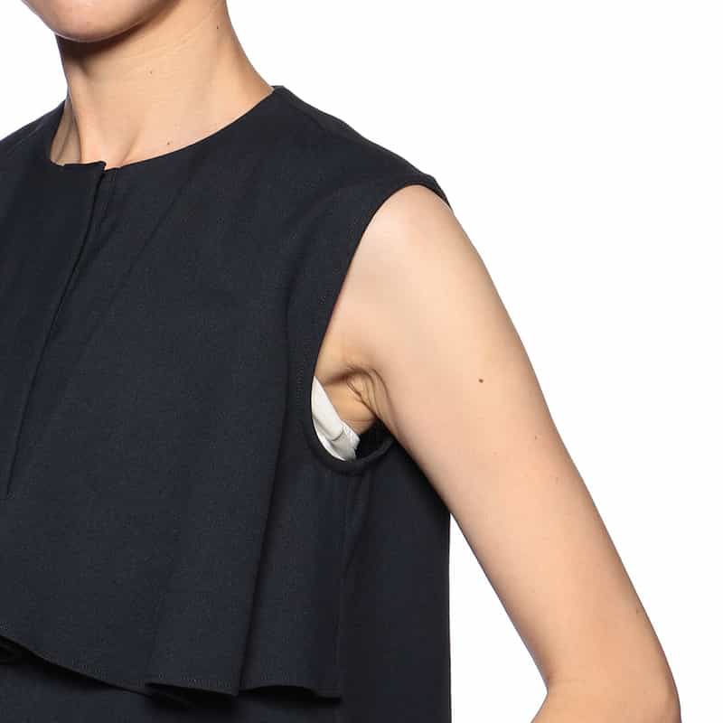 BARNEYS NEW YORK ウォッシャブル ラッフルノースリーブブラウス NAVY