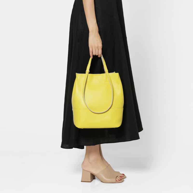 BARNEYS NEW YORK 2WAYハンドル 縦型レザートートバッグ YELLOW